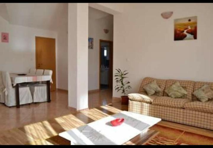 Trilj Apartman Jurika Exterior photo