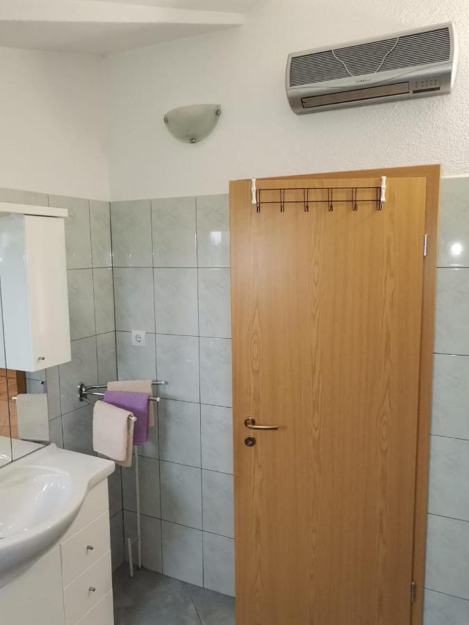 Trilj Apartman Jurika Exterior photo