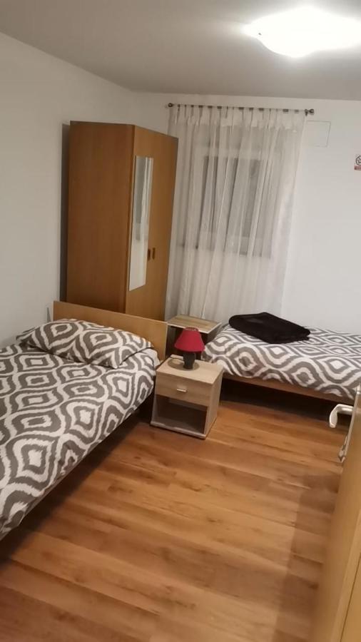 Trilj Apartman Jurika Exterior photo