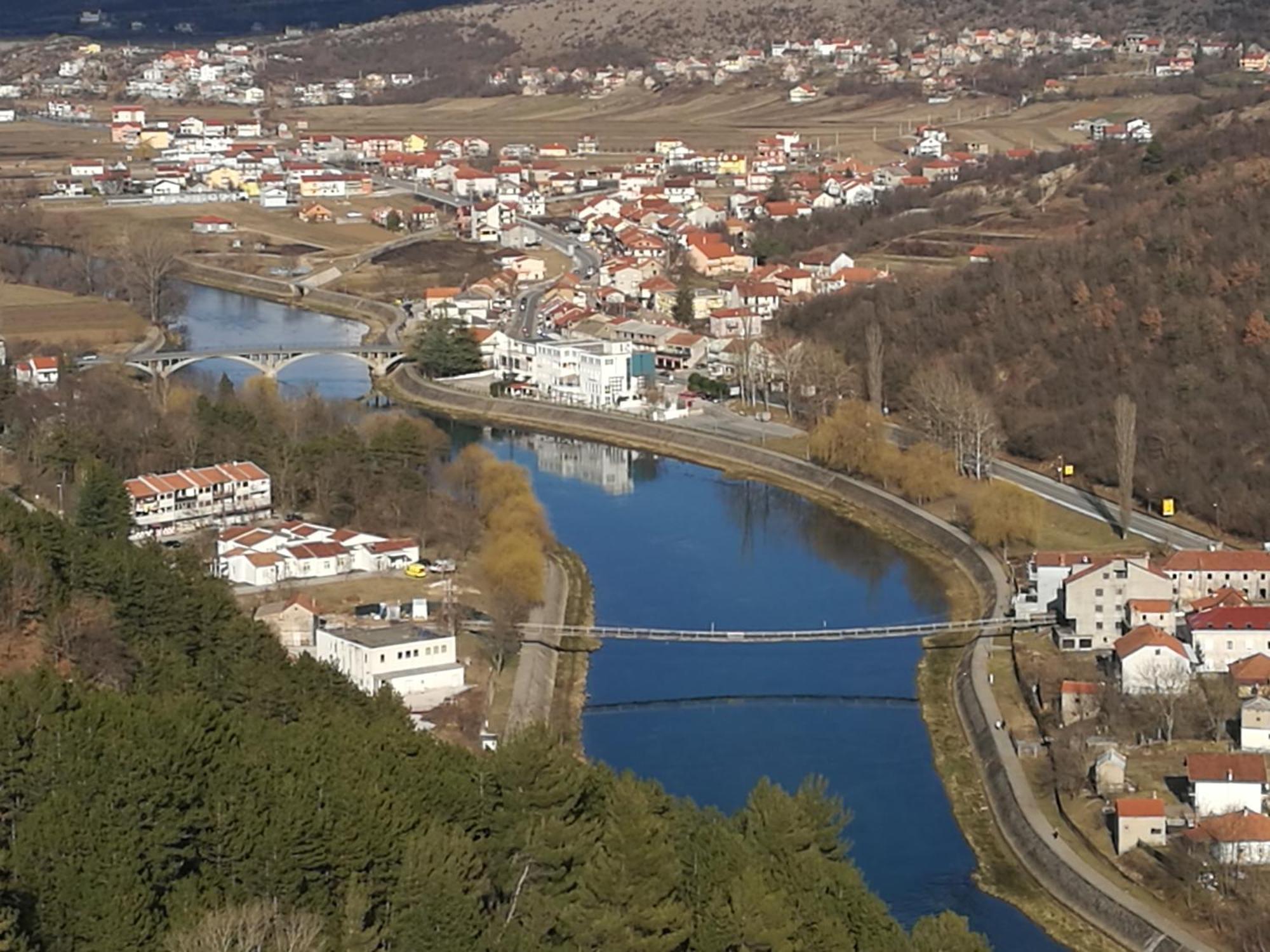 Trilj Apartman Jurika Exterior photo
